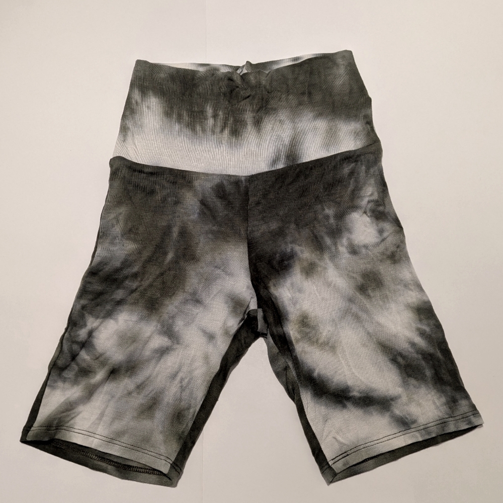 NWT Le Lis Tie-Dye Shorts women's size small so soft green & white